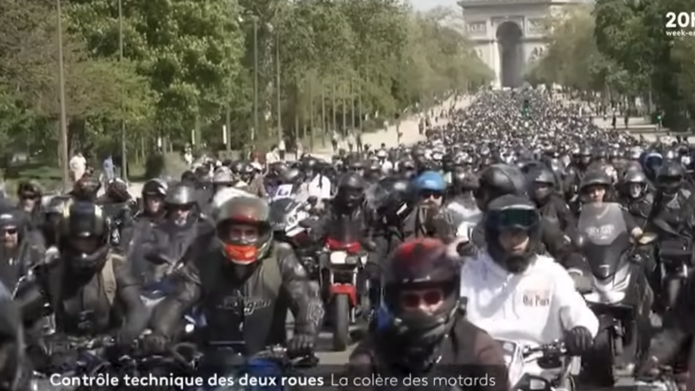 French Bikers Take Over the Streets Opposing Technical Inspections